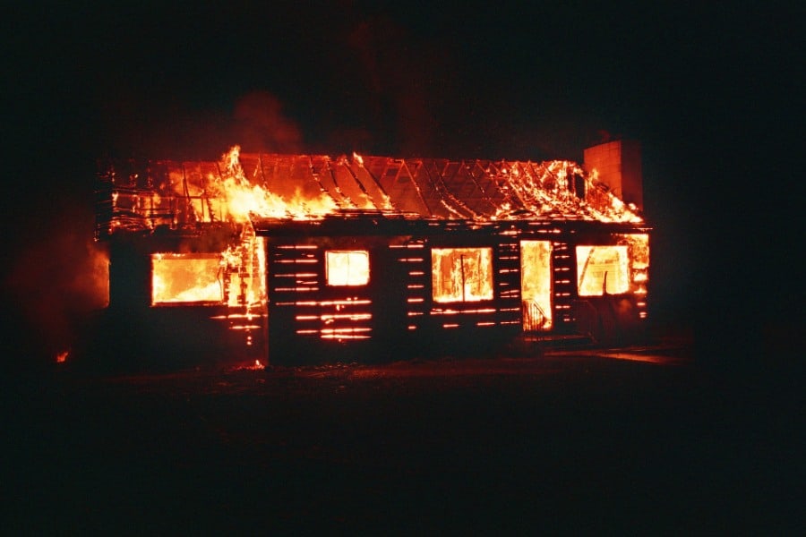 house on fire dream meaning