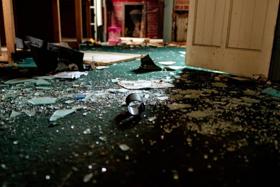 dreams about glass breaking