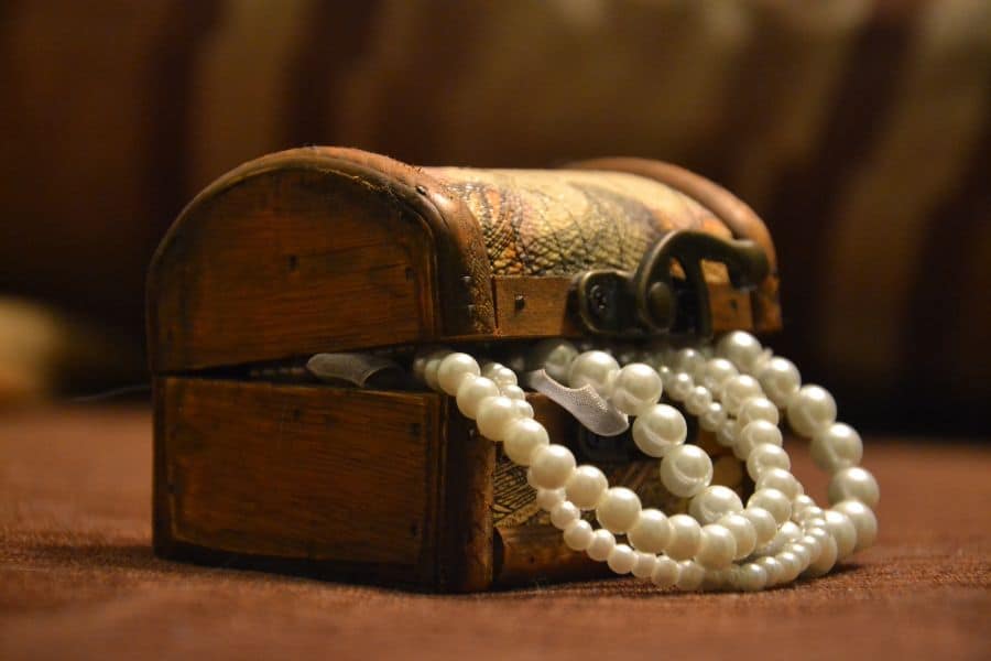 Scenarios of Dreaming About Pearls