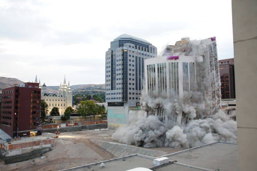 dream about building collapsing