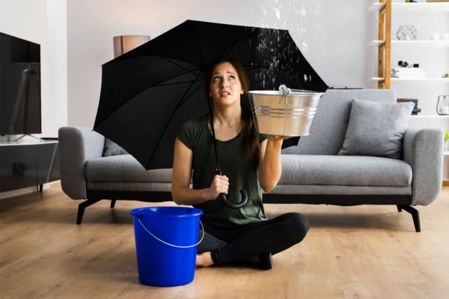 dream of water leaking from ceiling