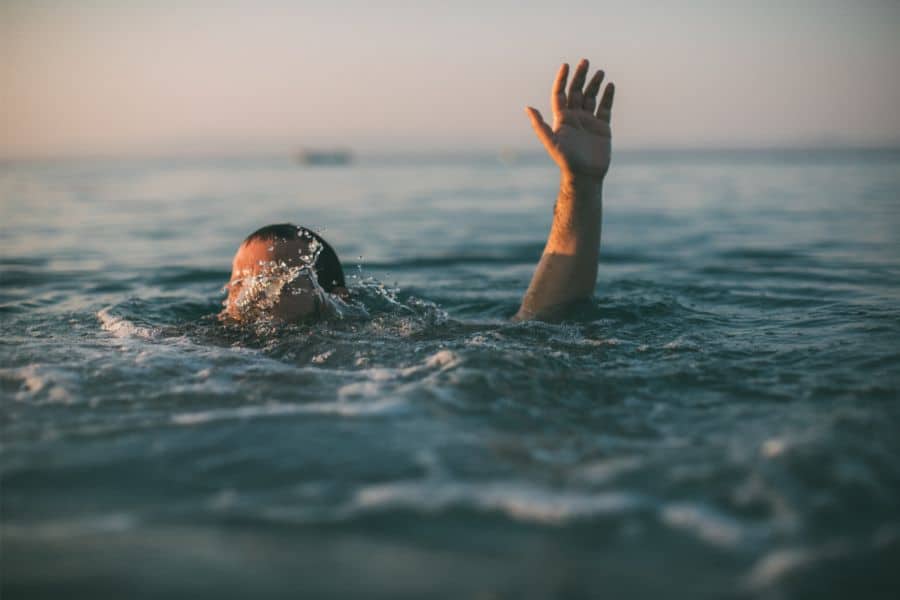 falling into water dream
