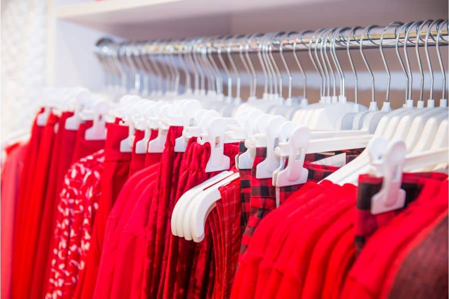red clothes dream